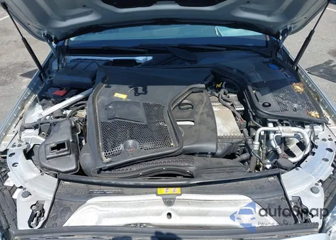 2016 Mercedes-Benz C 300 4Matic/Luxury 4Matic/Sport 4Matic z USA, uszkodzony, nr VIN 55SWF4KB8GU158174